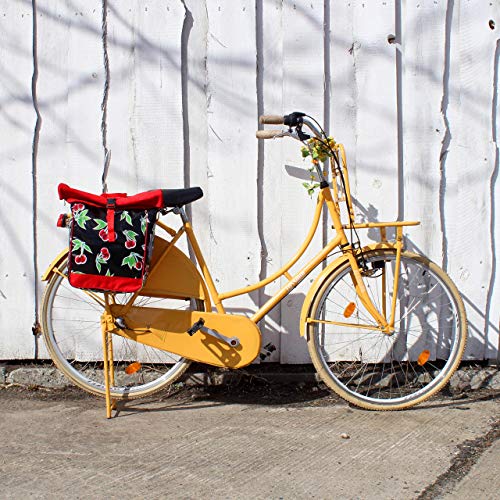 Sacoche Vélo femme pour porte-bagage signée Ukiri en tissu vinyl imperméable imprimés cerises