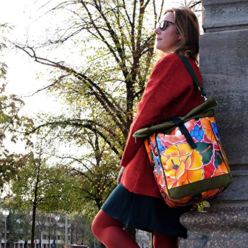Sacoche Vélo femme pour porte-bagage signée Ukiri en tissu vinyl imperméable imprimé fleurs multicolores
